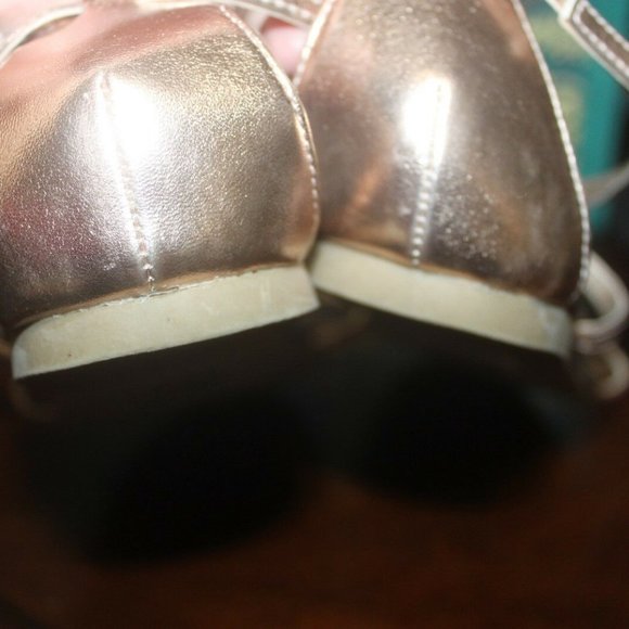 Cato rose gold strappy sandals leaf design w/rhinestones closed heel sz 7 EUC… - Picture 5 of 6